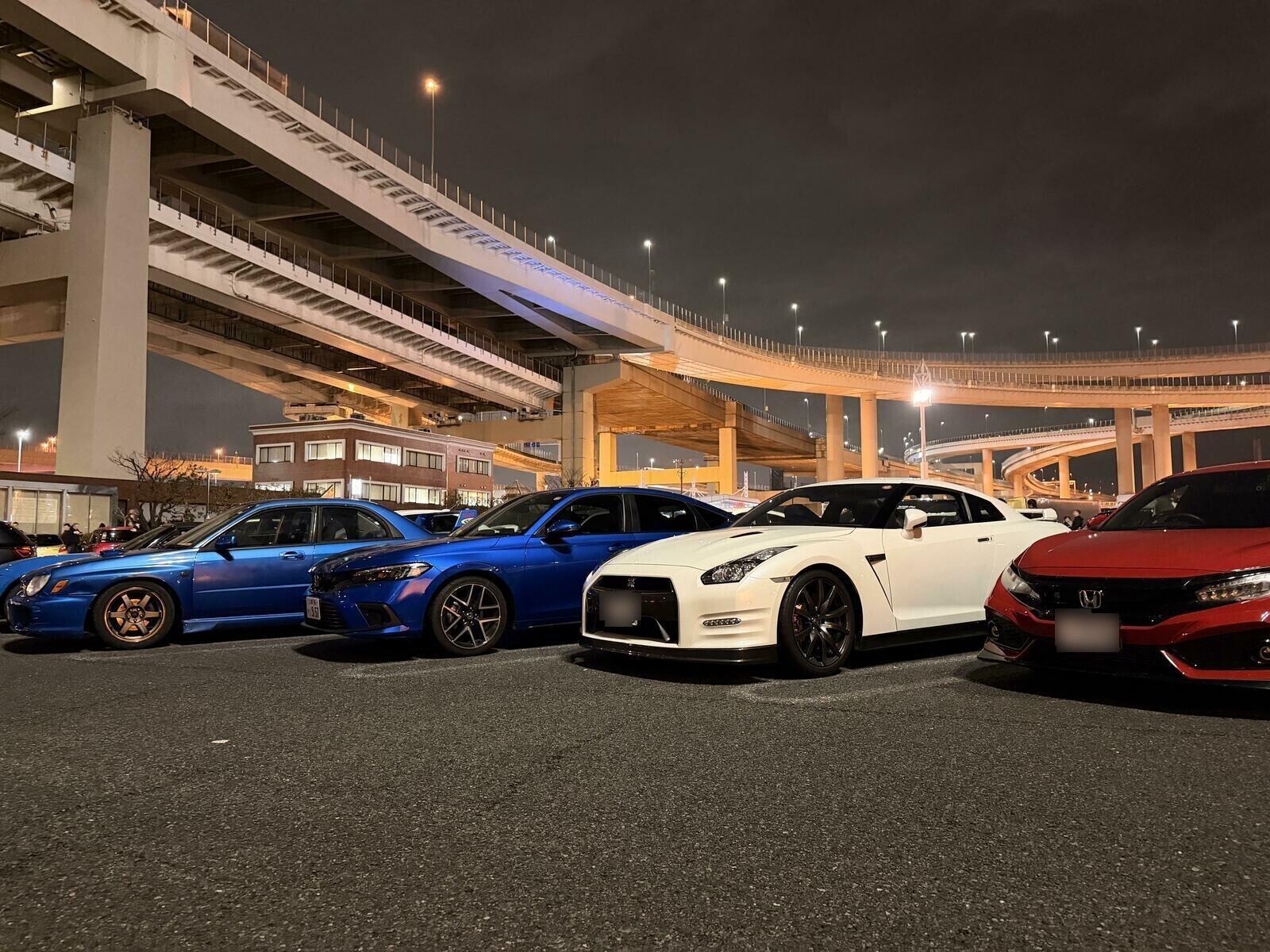Daikoku PA car meet at night