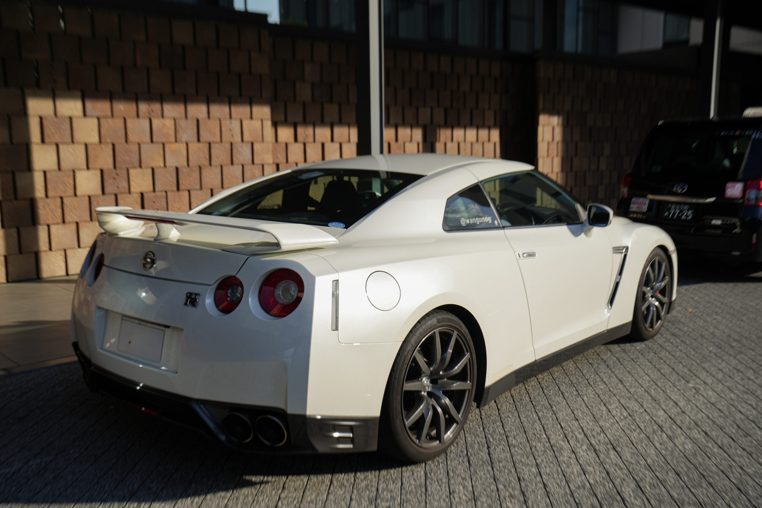 Nissan GT-R R35 Angle 2