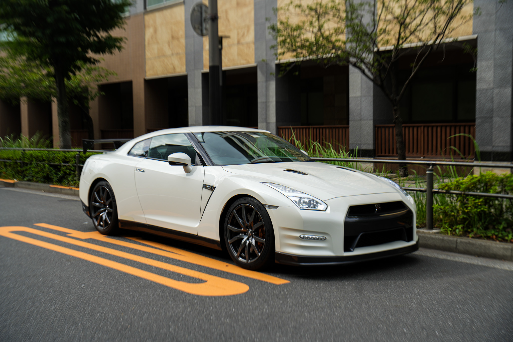 Nissan GT-R R35 front fascia and signature grille design