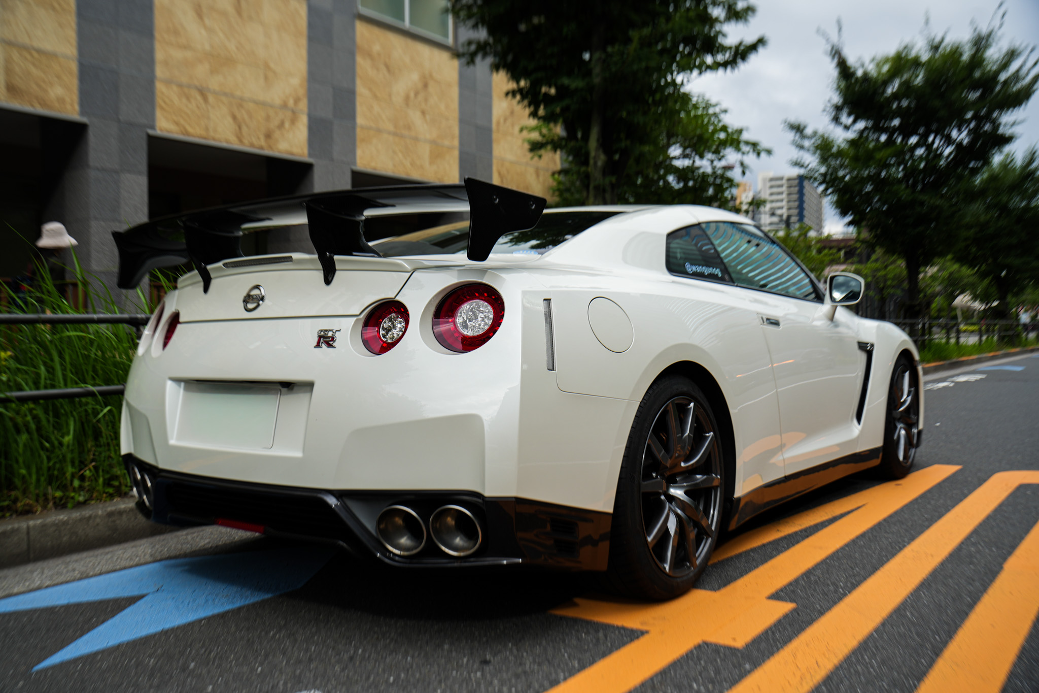 Nissan GT-R R35 rear wing and signature round taillights
