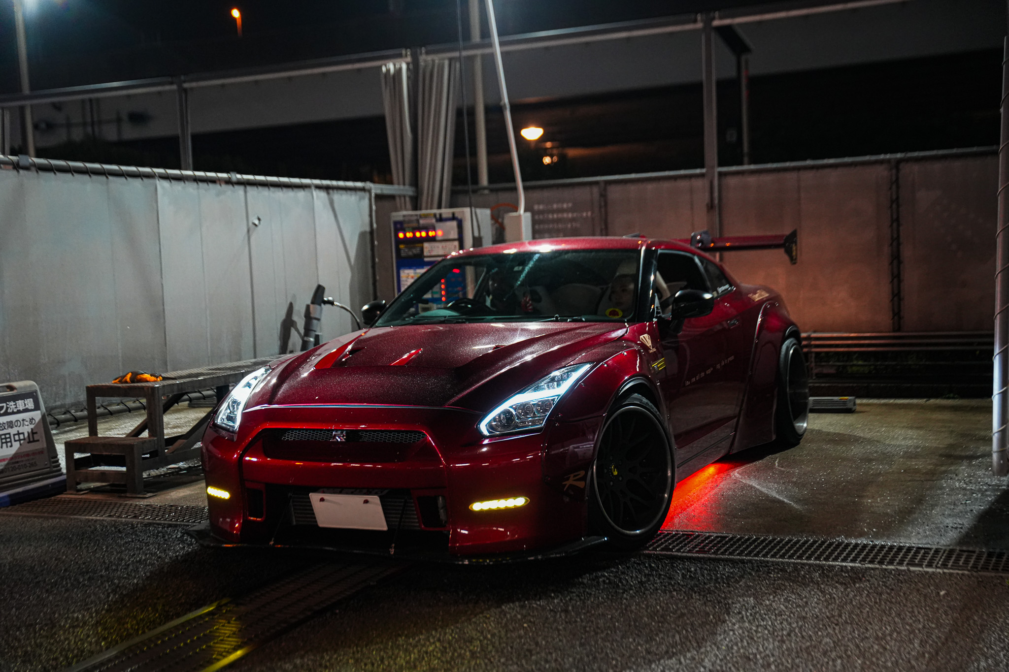 LB-Silhouette Works GT R35 Side View